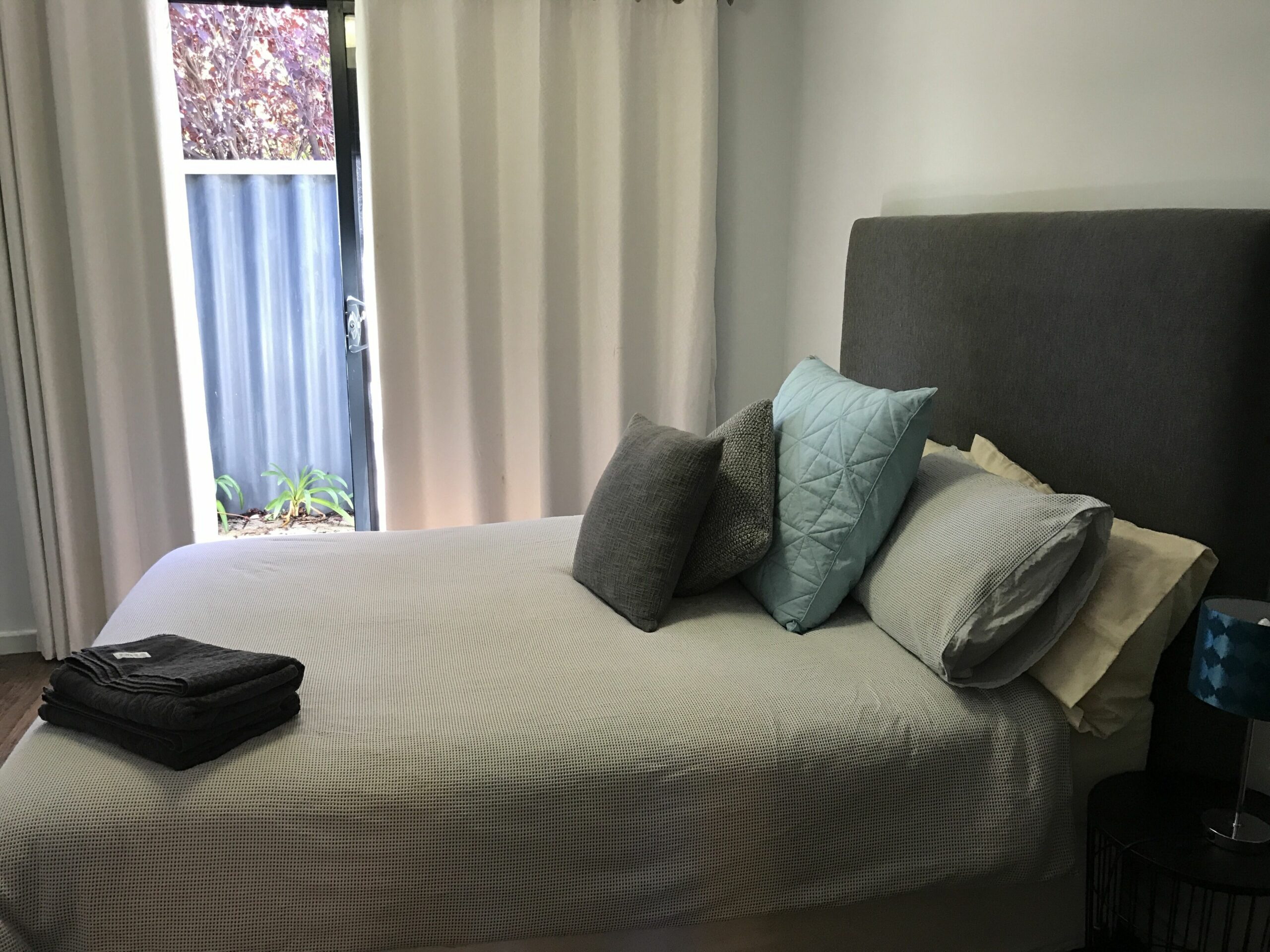 Two Bedroom Villa, Self Contained, Wifi, Parking, big Kitchen, Private Entrance