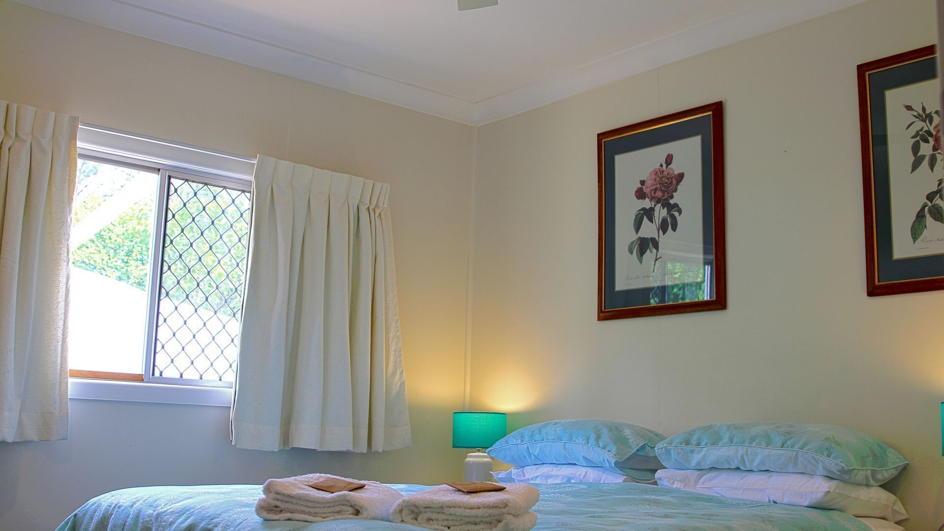 Pepper Tree – country house – repeat visits!! wonderful guest reviews!!